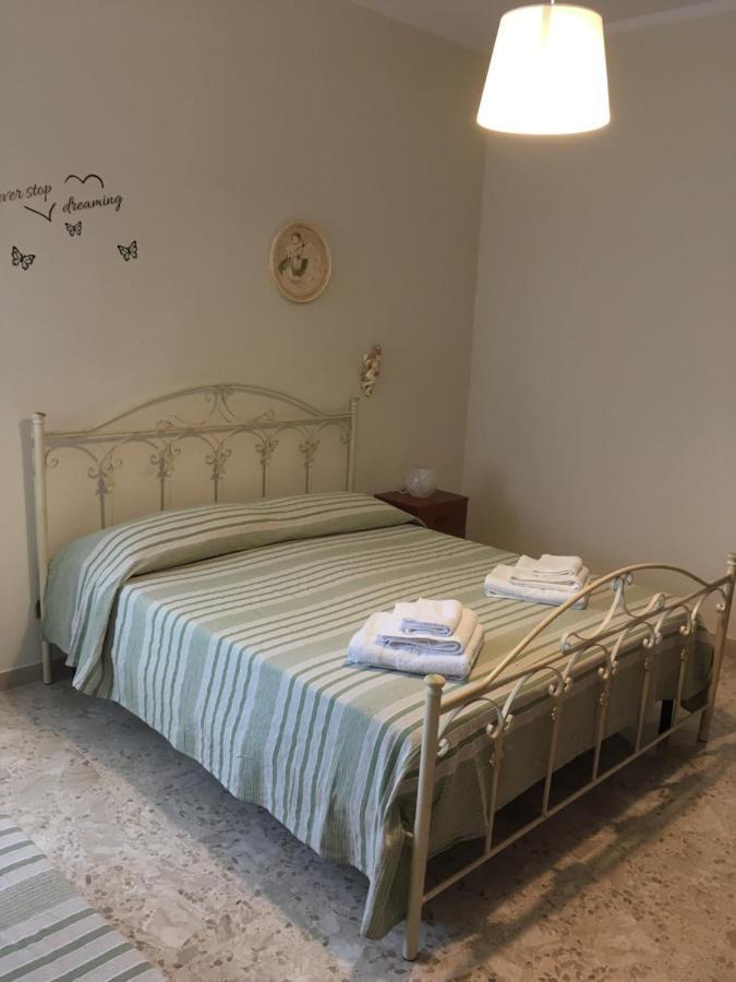 B&B Al Campanile Taranto Esterno foto
